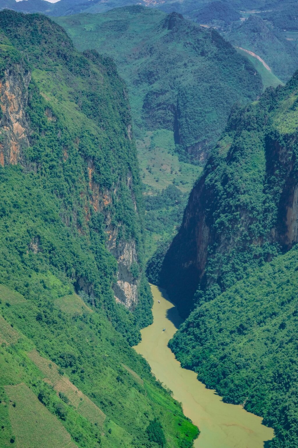 ma-pi-leng-pass-and-nho-que-river