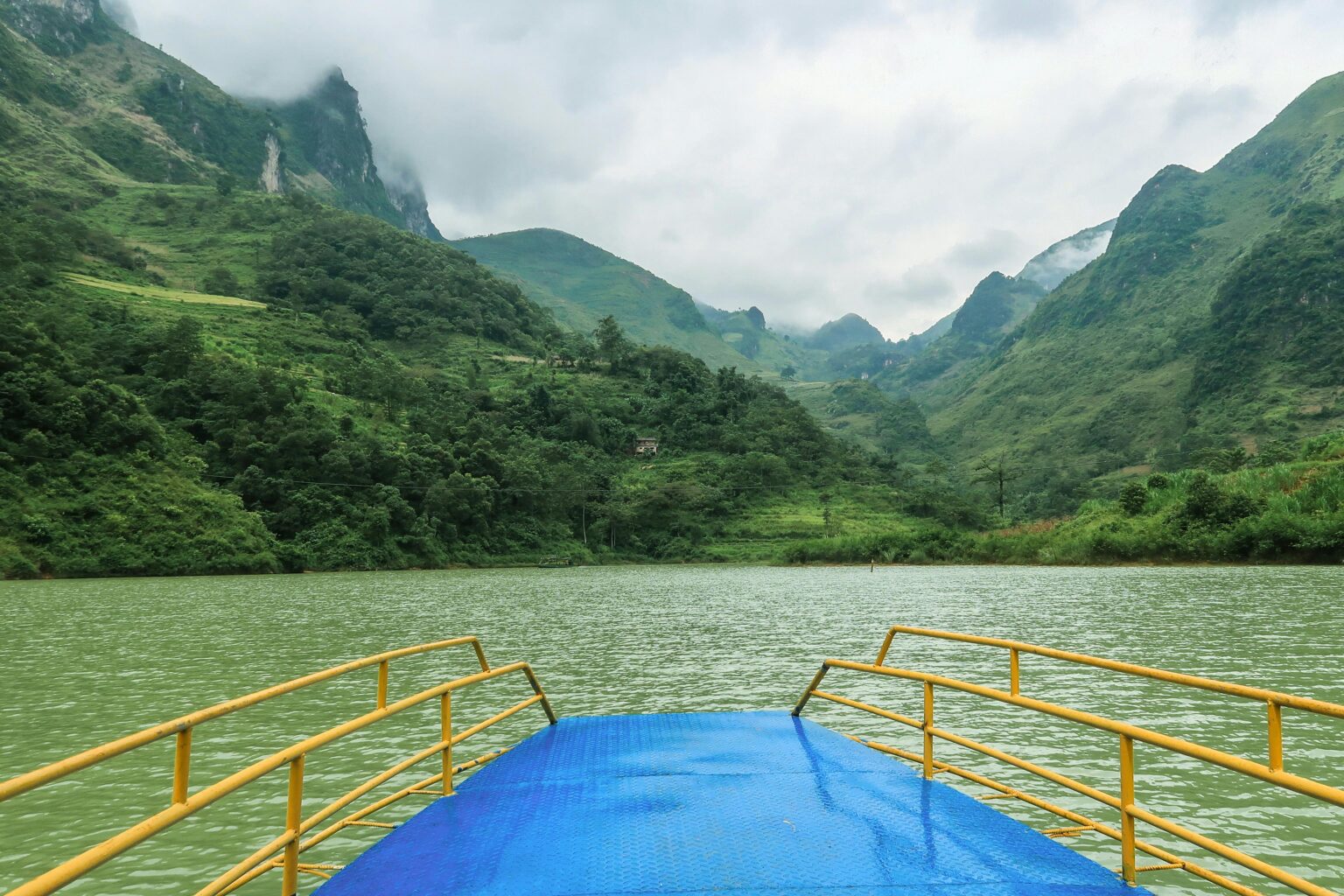 Cao Bang Loop tour on the road