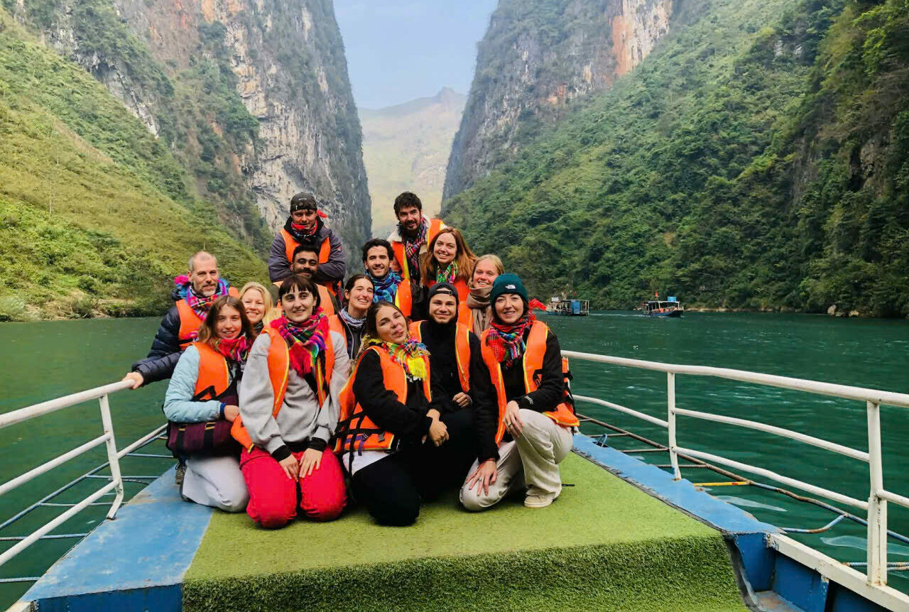 Group of people on a boat ride on the nho que river
