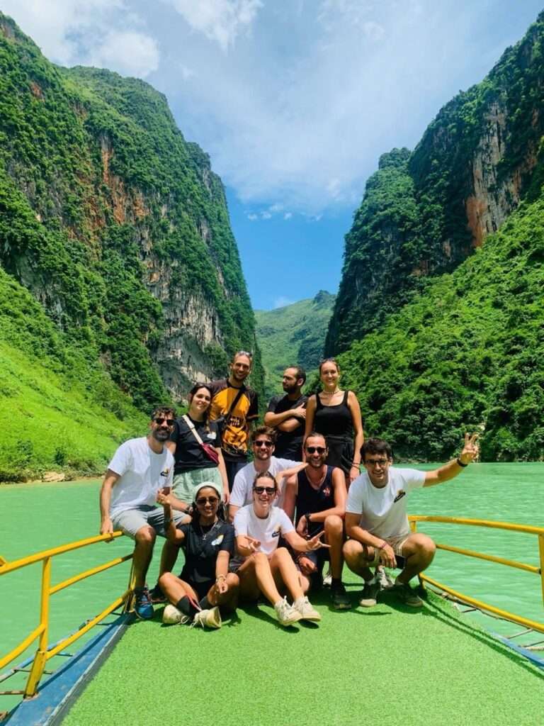 Boat ride on the Nho Que River through Tu San Canyon on the 5-day combo tour
